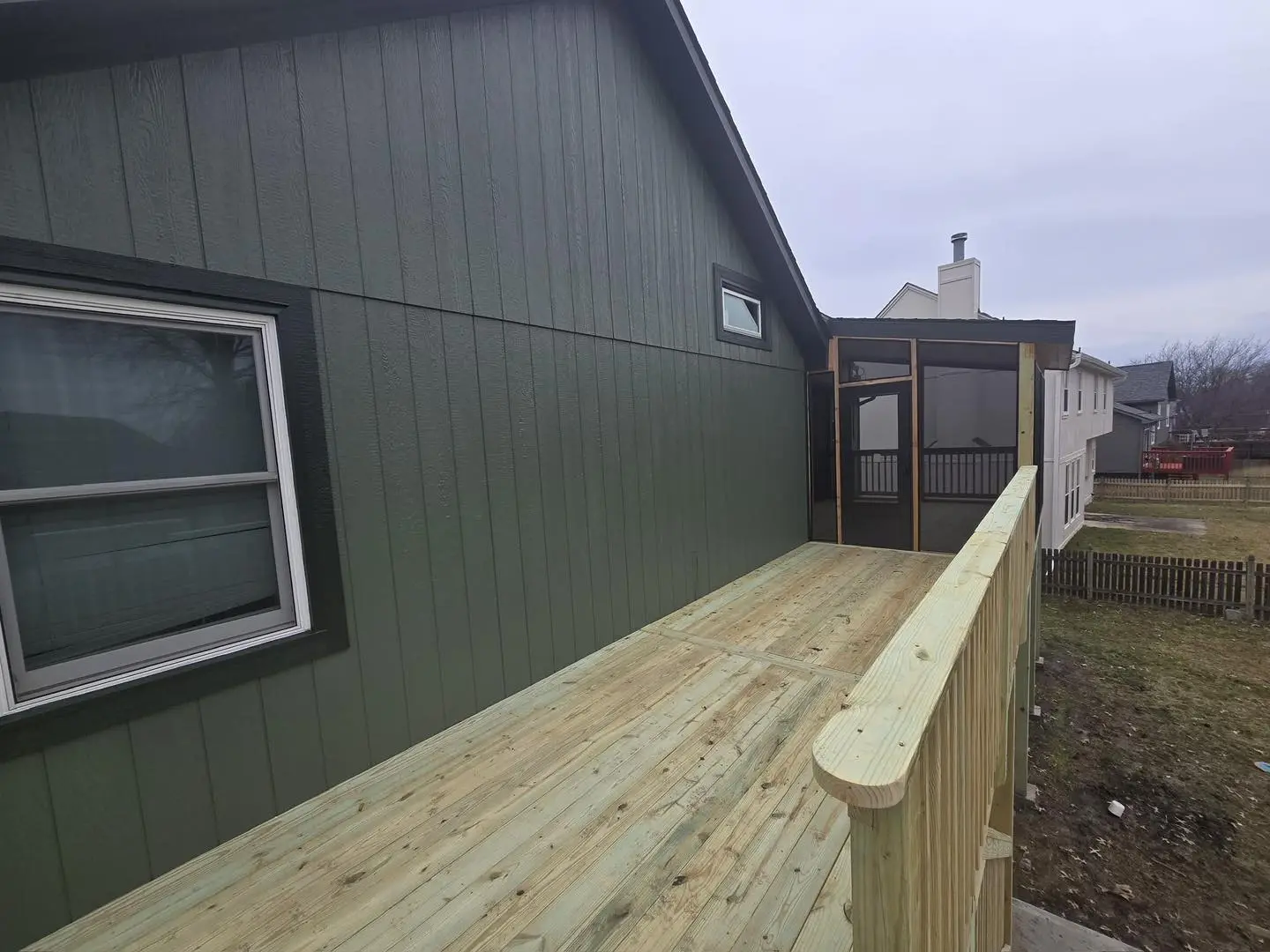 completed custom deck with screened porch entry built by Kansas City custom deck builder KC Deck Services