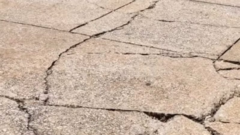 repair-large-cracks-in-concrete-driveway-1000x486-1.avif